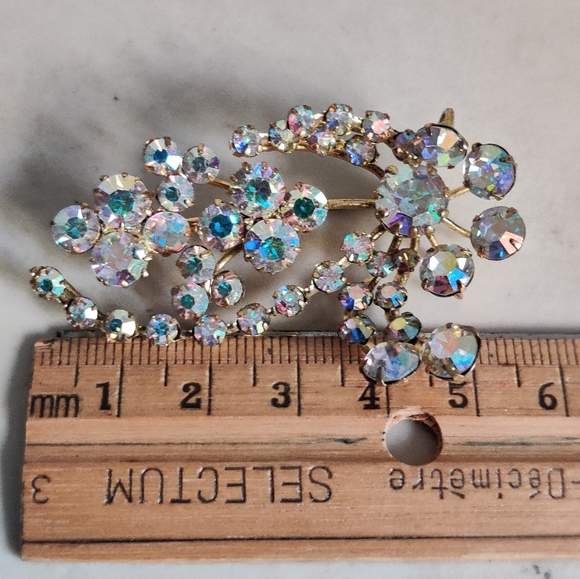 Vintage Austrian Crystals Brooch - Picture 5 of 16